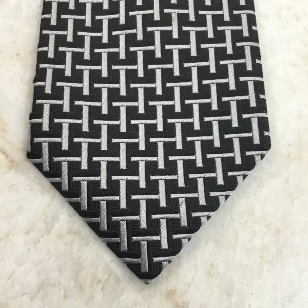 BARNEYS NEW YORK BLACK SILVER NECKTIE